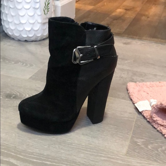 EUC 5.5 Chinese Laundry Elise Booties Black - Picture 4 of 5